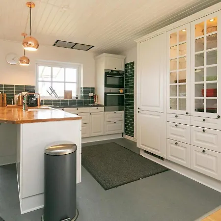 Three-bedroom In 9 Løkken