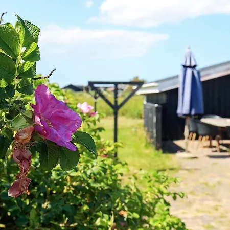 6 Person In Lokken-by Traum *