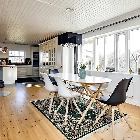 Three-bedroom In 9 *
