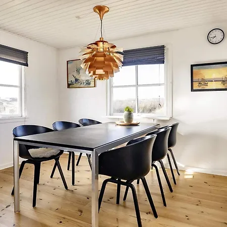 6 Person In Lokken-by Traum