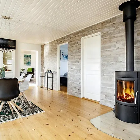 Semesterbostad Three-bedroom In 9 *