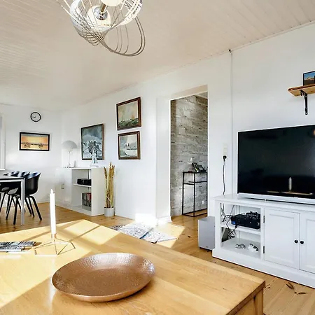 6 Person In Lokken-by Traum