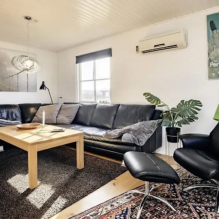 6 Person In Lokken-by Traum