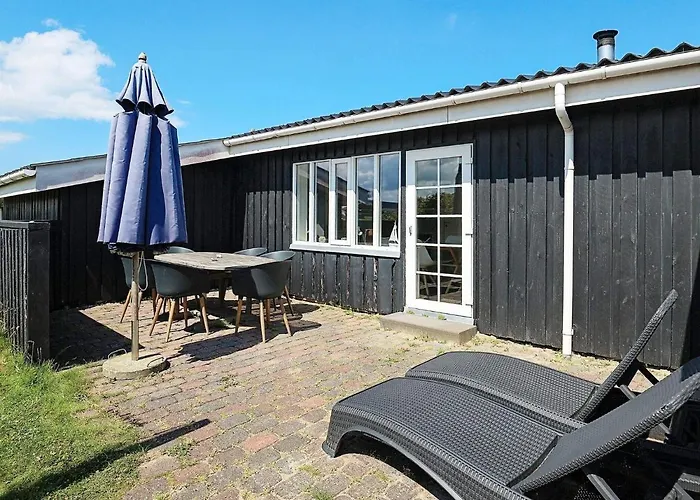 6 Person In Lokken-by Traum *