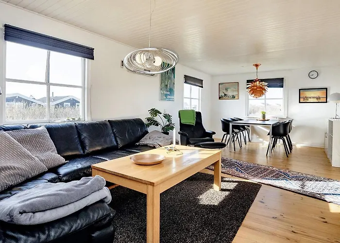 6 Person In Lokken-by Traum *